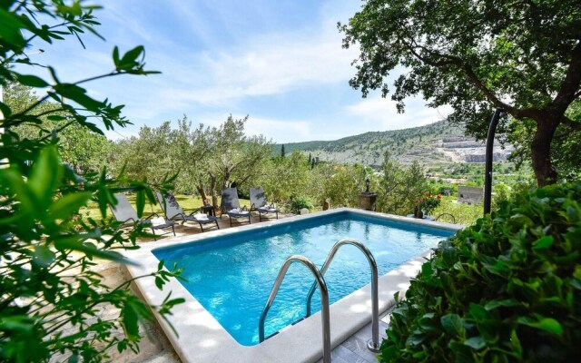 Beautiful Home in Srinjine With Wifi and 3 Bedrooms
