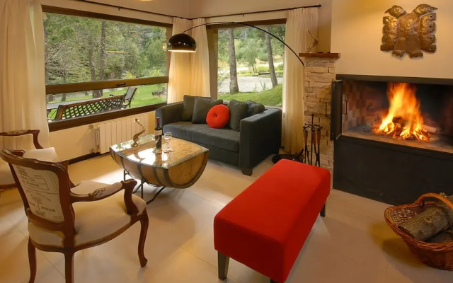 Amazing 4 Bedroom Chalet in Arelauquen AG6