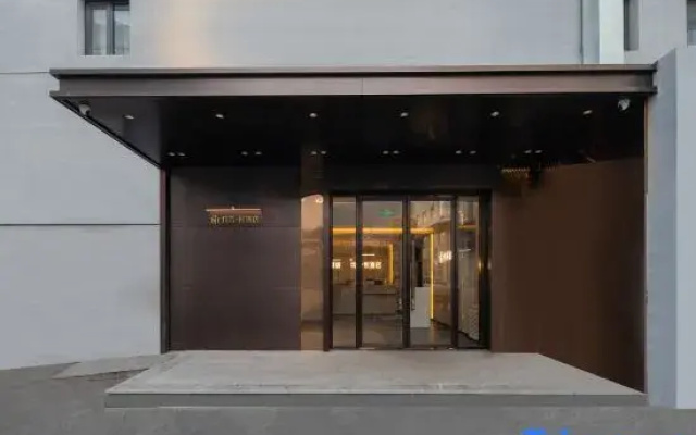 Junhe Hotel (Beijing  Niaochao Datun Road Subway Station)
