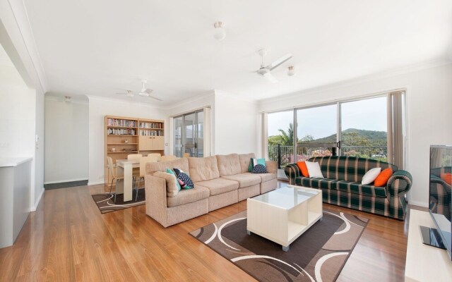 The Rest, 6 Flannel Flower Fairway