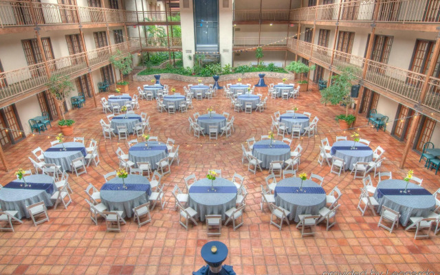MCM Elegante Suites Abilene