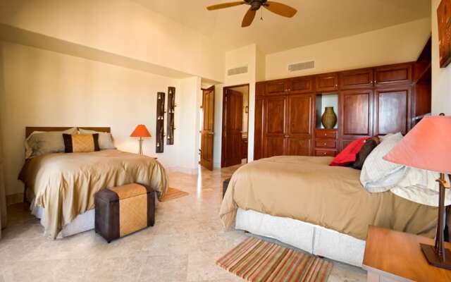 3,000 Sq. Ft. Villa With Beach Club Access: Villa de Phoenix