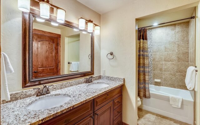 Highlands Getaway 4 Bedroom Home by RedAwning