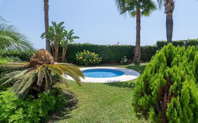 Costa Quebrada - Beachfront 3BR Apartment With Huge Terrace & Sea Views