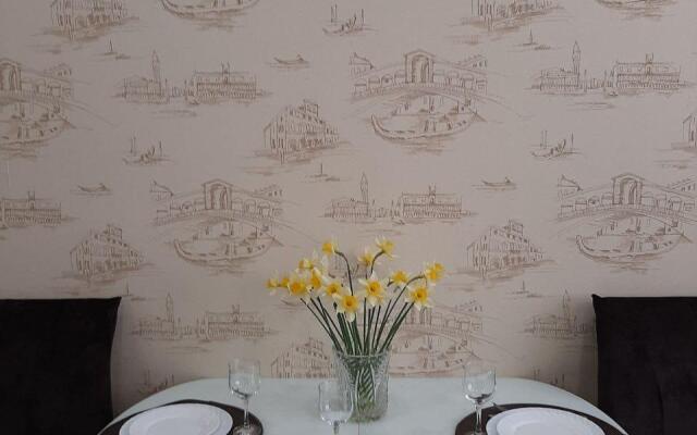 Я к Вам на улице Крылова 15 корпус 3