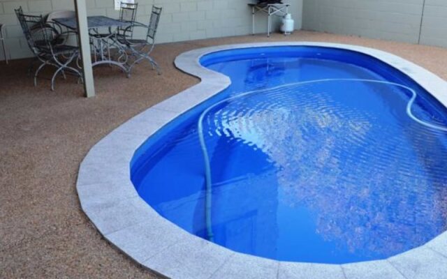 Welcome Home Motel and Apartments