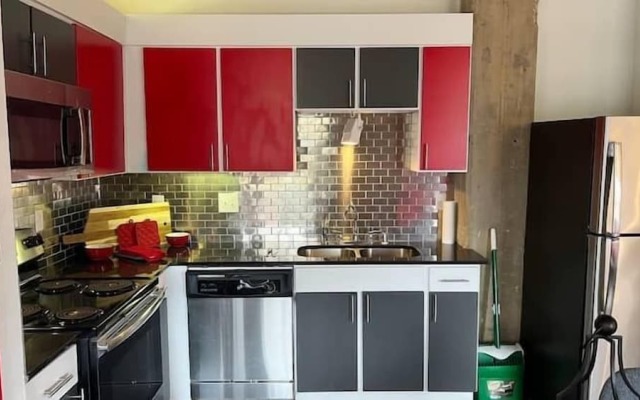 Artistico-Styled Studio Loft Sleeps 5