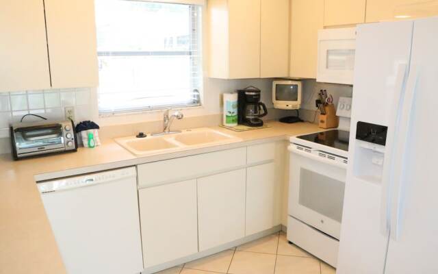 Jamaica Royale - 028 - 1 Br Condo