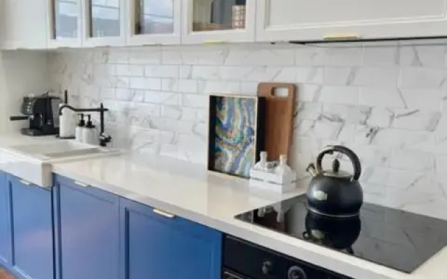 Executive 2 Bedroom Apartment + Parking