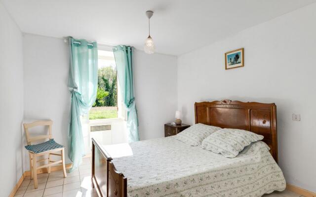 Luxurious Holiday Home in Cendrieux with Garden House