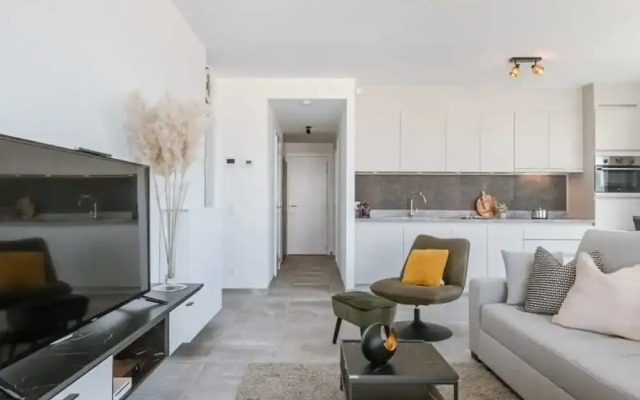 Bright Apartment With Seaview