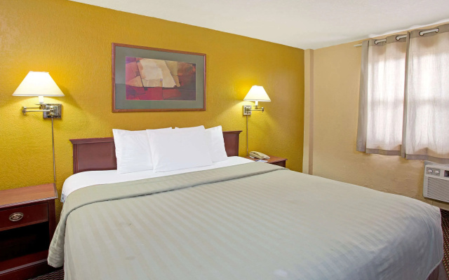 Travelodge by Wyndham Fort Lauderdale