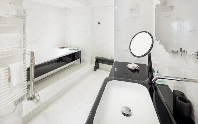 Yndo Hotel