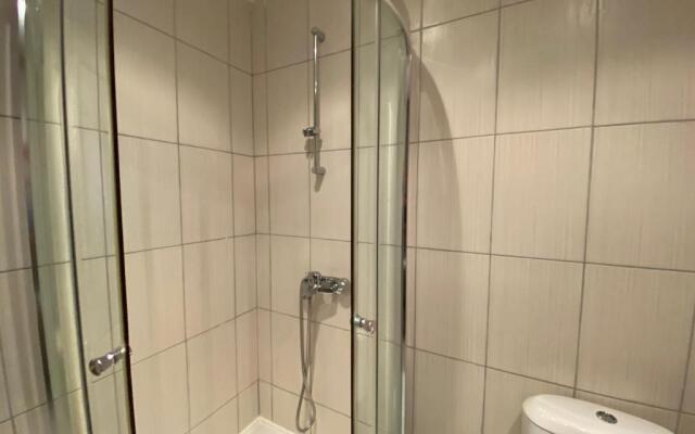 Private Studio C 200 Avalon