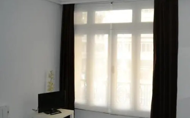Room Gran Vía Apartments