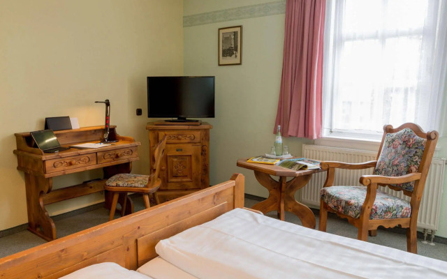 Burg Edelhof Hotel-Restaurant