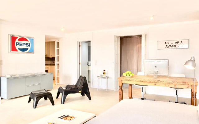 Swimming pool apartment with private parking