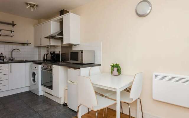 Vivid Apartment in Central London