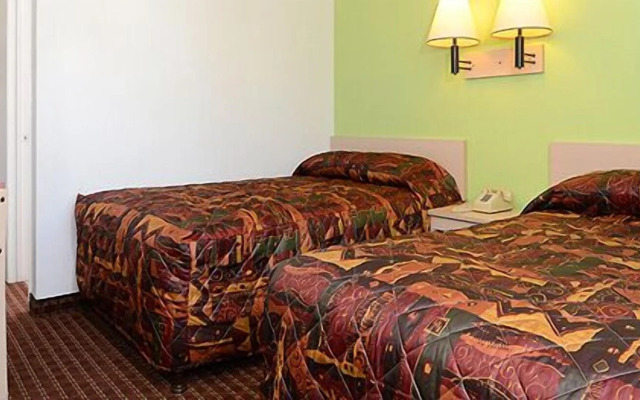 Super 7 Motel