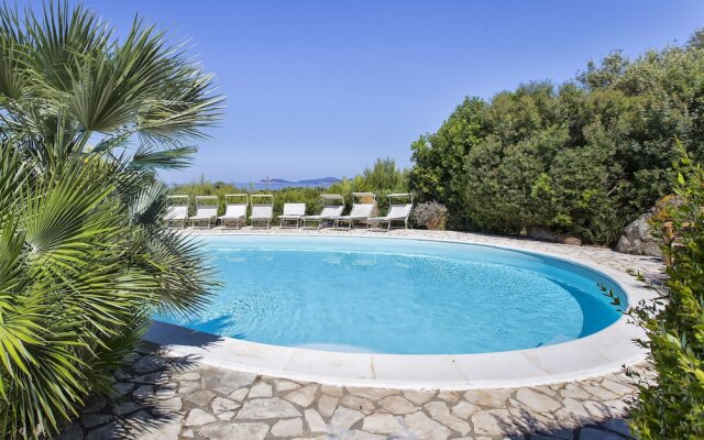 Clicksardegna - Villa Malaya for 18 People With 2 Independent Swimming Pool