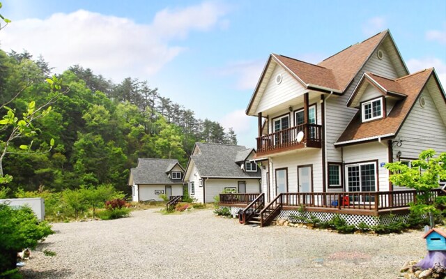 Jeongseon Click Pension