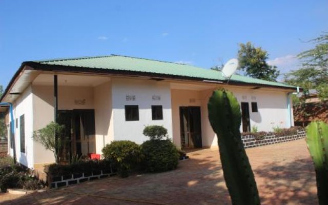 Mwanga Lodges & Campsite