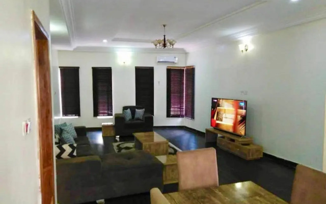 DELIGHTFUL ! 3 BEDROOM TERRACE DUPLEX EN-SUITE LEKKI AIRCON WiFi