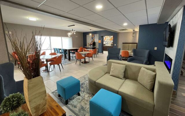 La Quinta Inn & Suites by Wyndham Fayetteville I-95