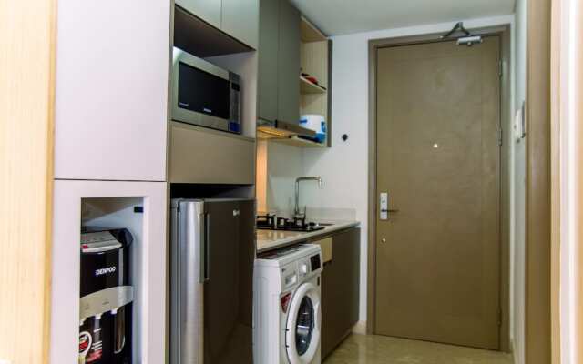 Fancy And Nice Studio Apartment At Gold Coast