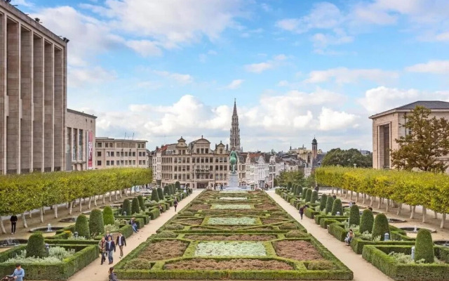 Super Flat Next Grand Place