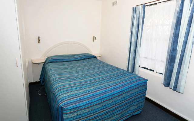 Dolphin Lodge