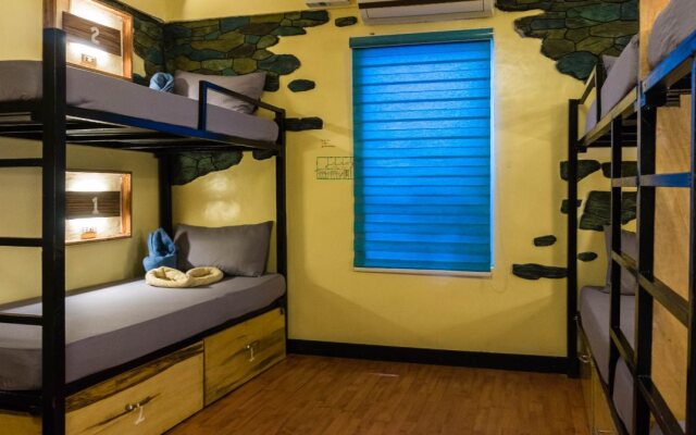 Outpost Beach Hostel - Adults Only