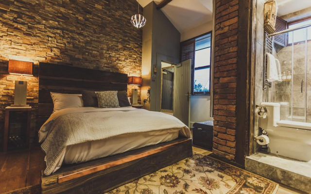 The Cow Hollow Hotel
