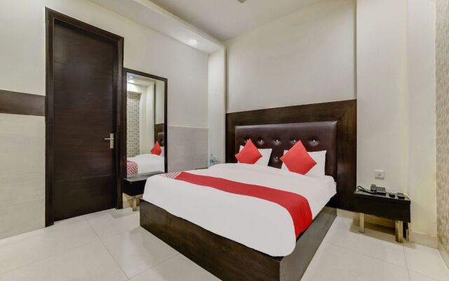 OYO Flagship 26585 Bhera Enclave Paschim Vihar
