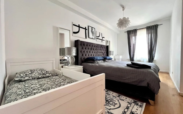 Cozy for 9 Guests Brussels Midi Station