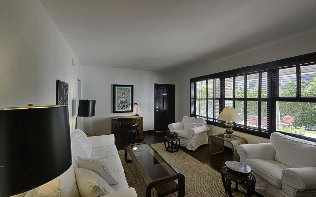 Miami Whitehouse Apartments