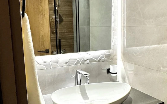 Elite Luxury Suites at Diamond in City