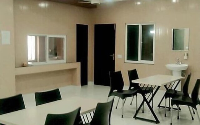 Uptown86 Girls Hostel