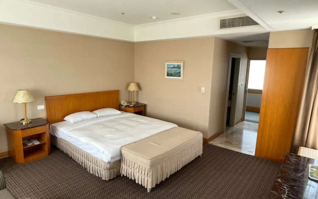 Chuto Plaza Hotel