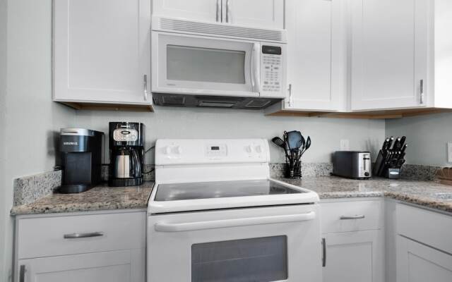 Sunset Harbor Palms 2-301