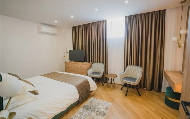 . Panoramic Colibita