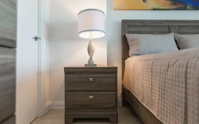 QuickStay - Chic in Yorkville (Yonge & Bloor)