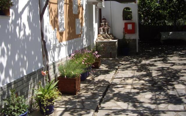 Maistrali Studios Apartments