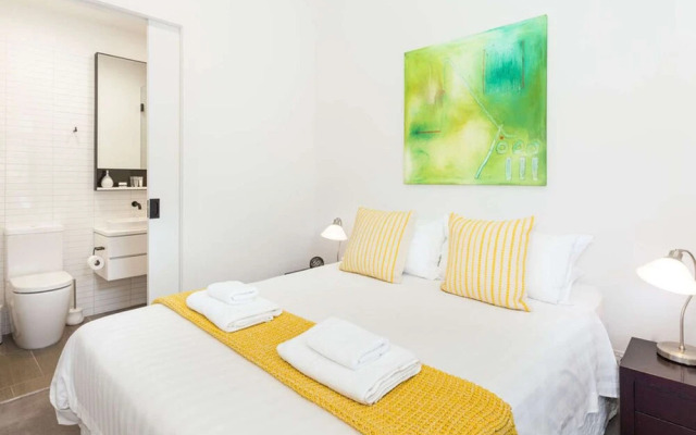 Class, Style and Location in Carlton