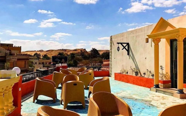 Pyramids paradise hotel