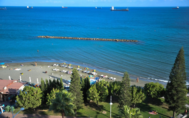 Pier Beach Hotel Apartments