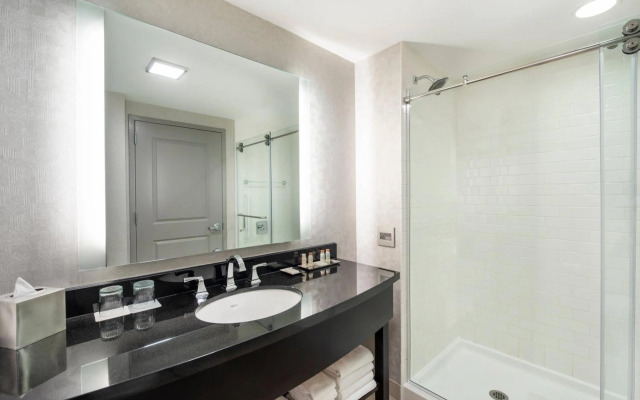 Renaissance by Marriott Boston Patriot Place Hotel