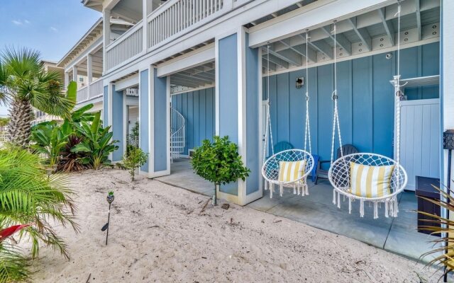 Salty Dog 5 Bedroom Home by RedAwning