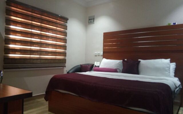 Alim Royal Hotel & Suites