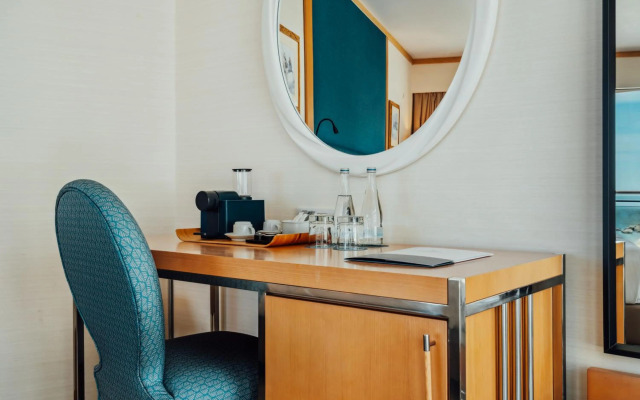 Sesimbra Oceanfront Hotel